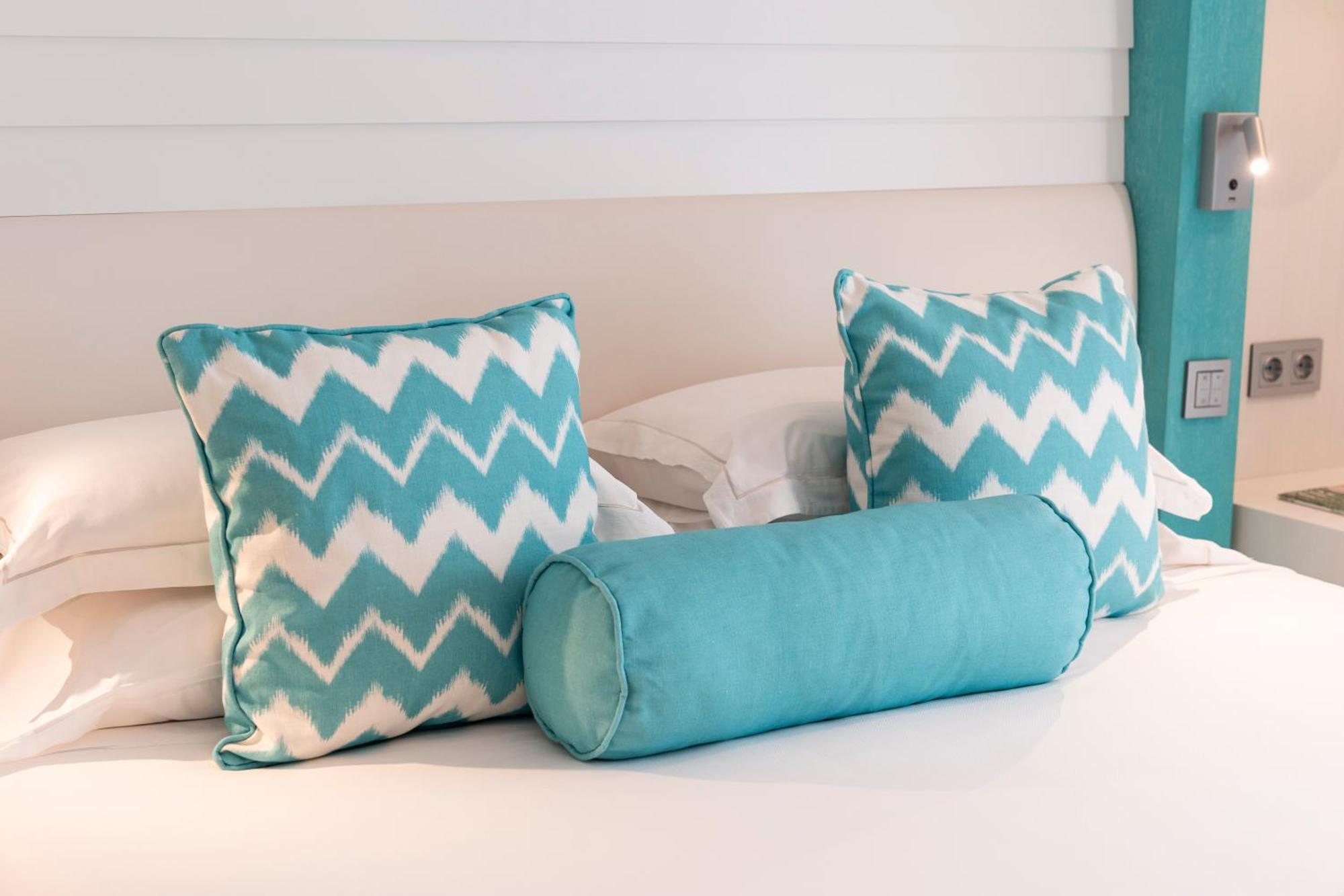 Nixe Palace Palma de Mallorca Ngoại thất bức ảnh A bolster pillow
