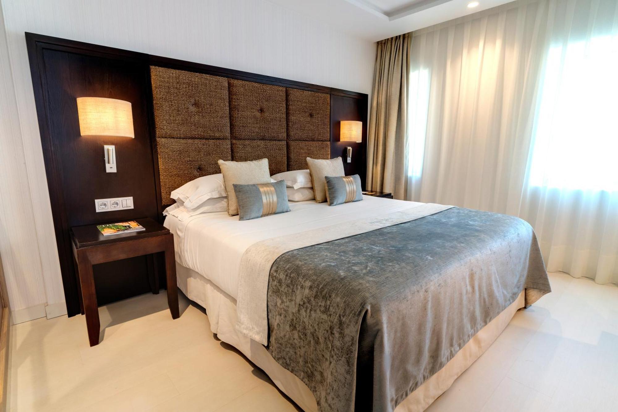 Nixe Palace Palma de Mallorca Ngoại thất bức ảnh A bedroom at the hotel